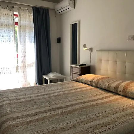 Le Camere Nel Giardino Dei Cocomeri *